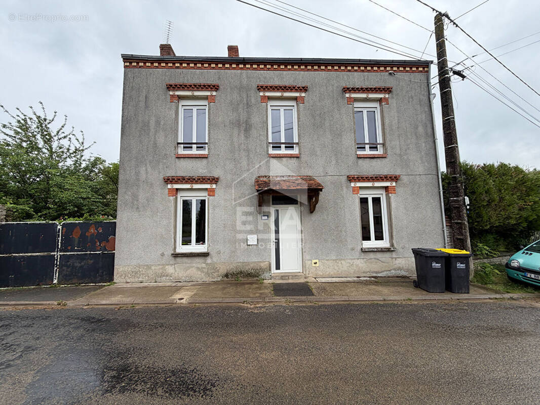 Maison à BAZOCHES-LES-GALLERANDES
