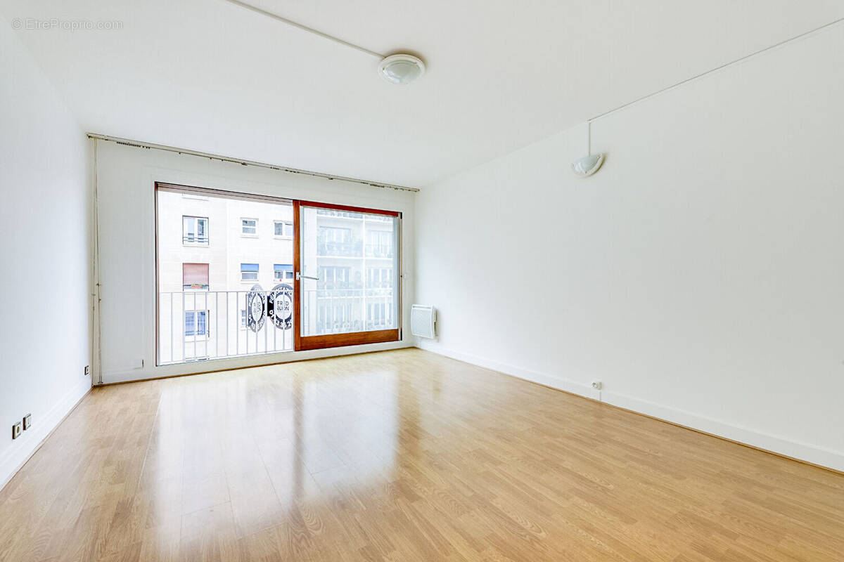 Appartement à PARIS-14E