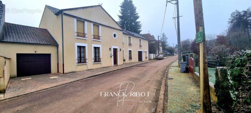 Photo 1 - Maison à COULANGES-SUR-YONNE