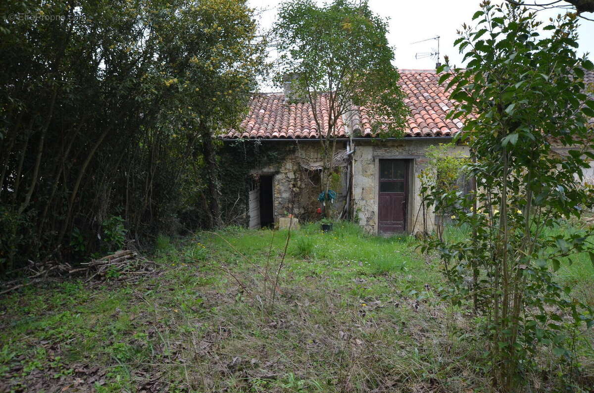 006 - Maison à VIC-FEZENSAC