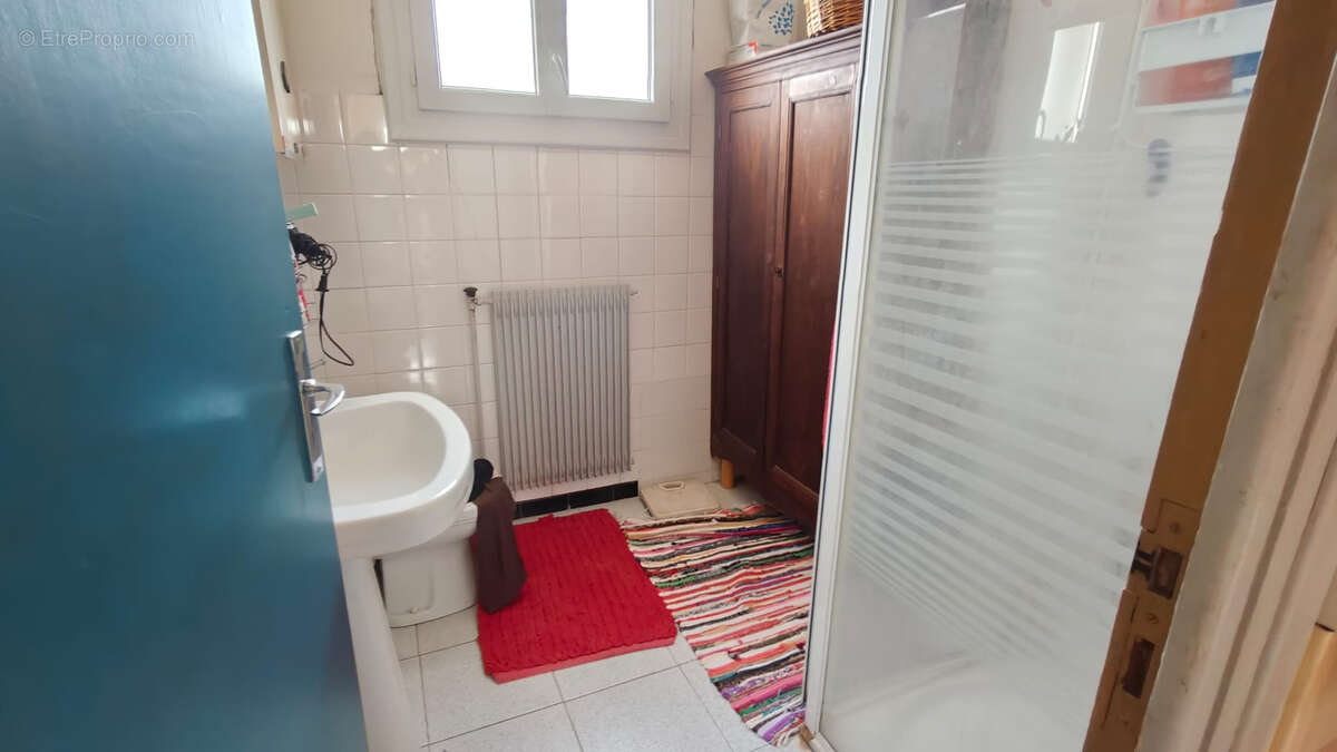 À seulement 3 km de Limoux, dans un village calme et recherché, découvrez cette maison de 130 m2 habitables of - photo 10