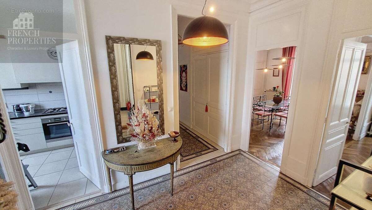 Appartement duplex style haussmannien T5 de 137.05M2 + 2 caves et terrasse et balcons- Bld Clémenceau  5 pièce(s) 135.79 m2 - photo 3