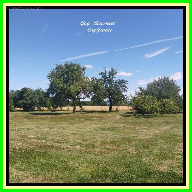 Terrain à COURCELLES-LES-SEMUR