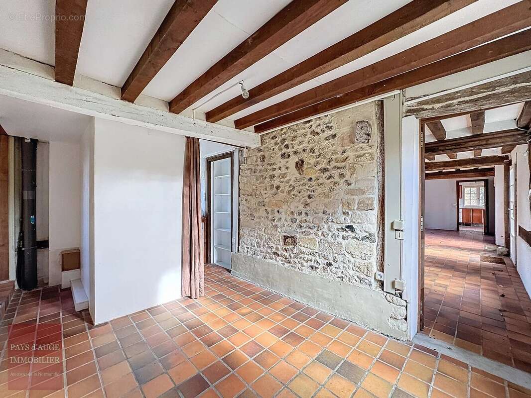 Maison à SAINT-GEORGES-EN-AUGE