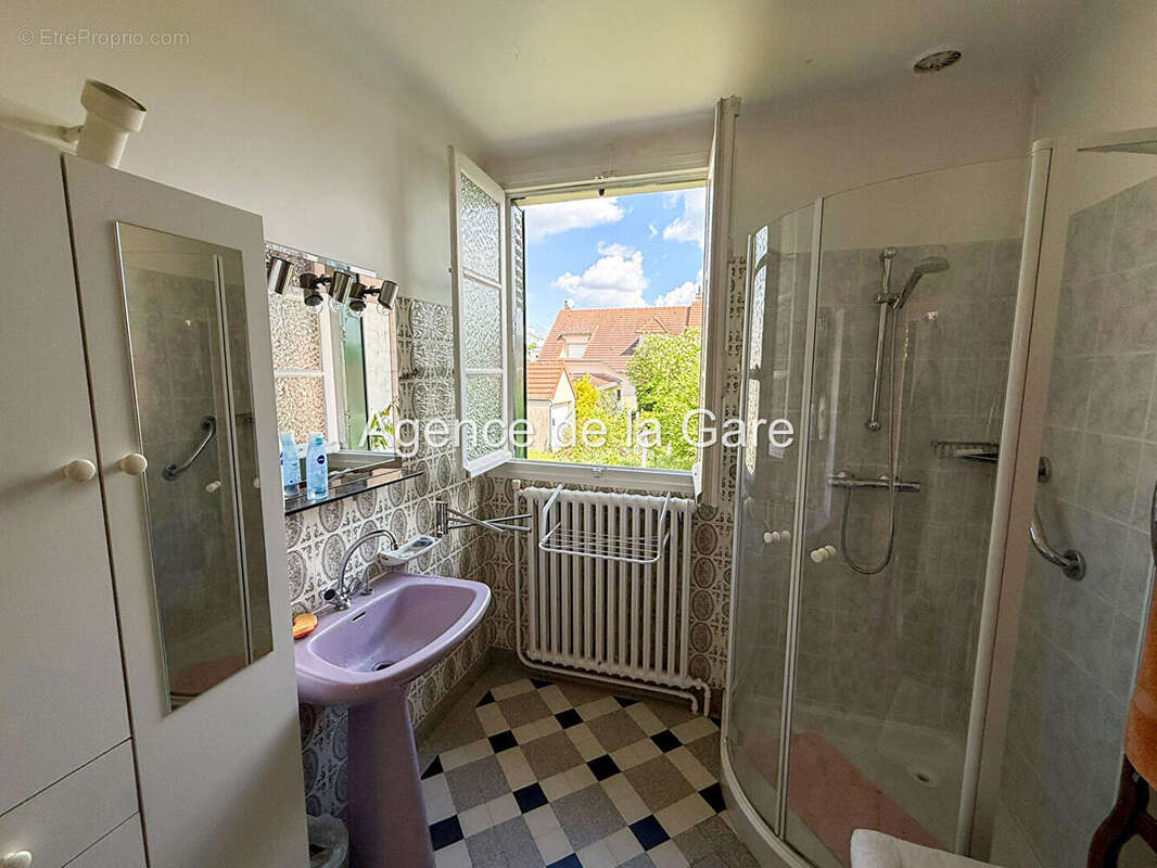 Maison à SARTROUVILLE