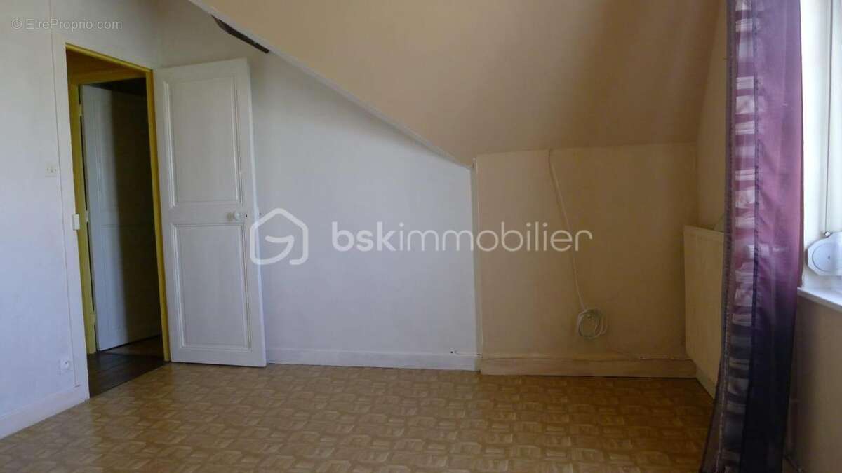 Charmante maison de ville au cœur de Laon : tranquillité et confort assurés ! - photo 3
