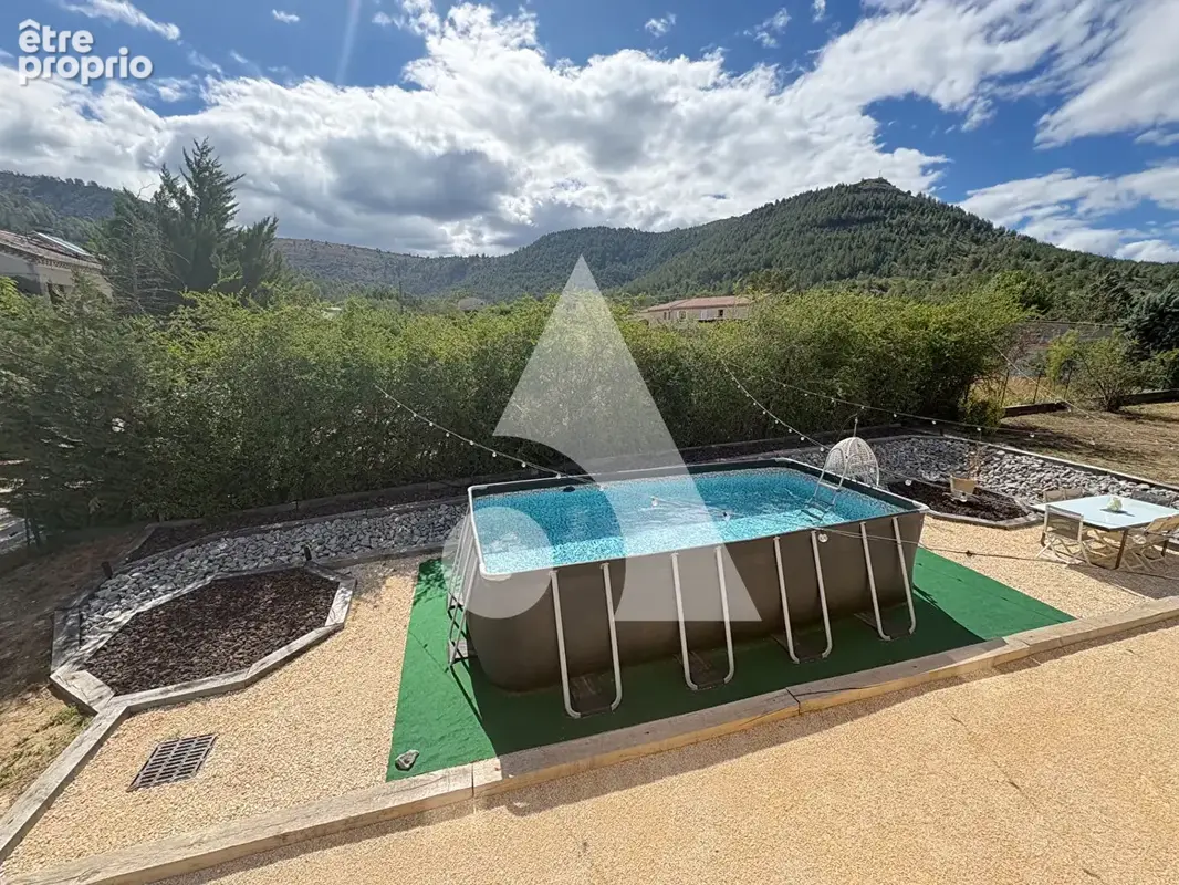 Maison rénovée 133 m² avec piscine, grand garage et fort potentiel à Vesseaux (Ardèche) - photo 2
