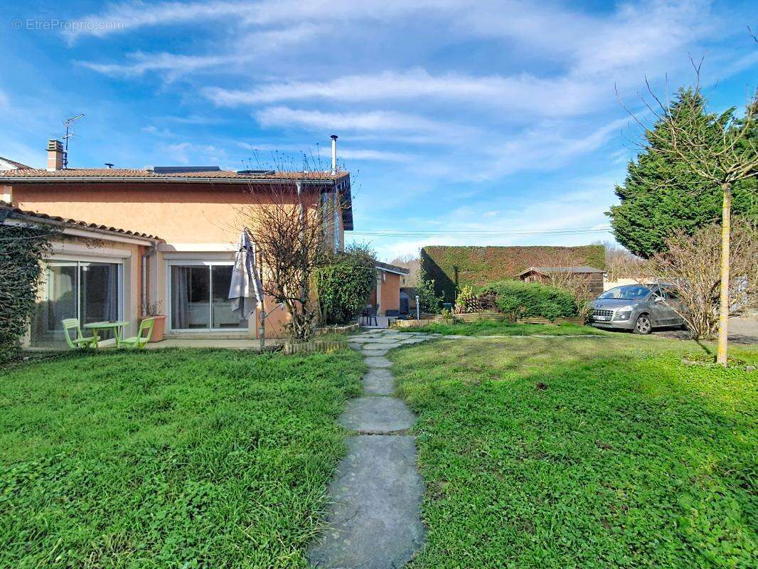 Maison à SAINT-PIERRE-DE-CHANDIEU