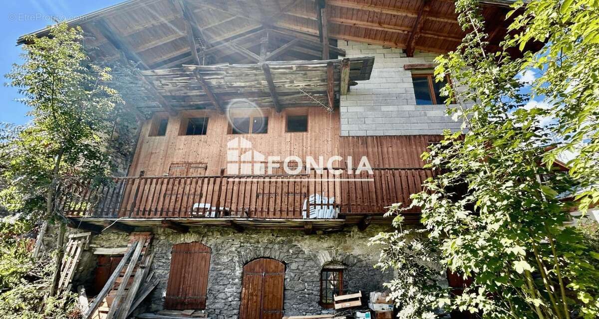 Maison à LES CHAPELLES