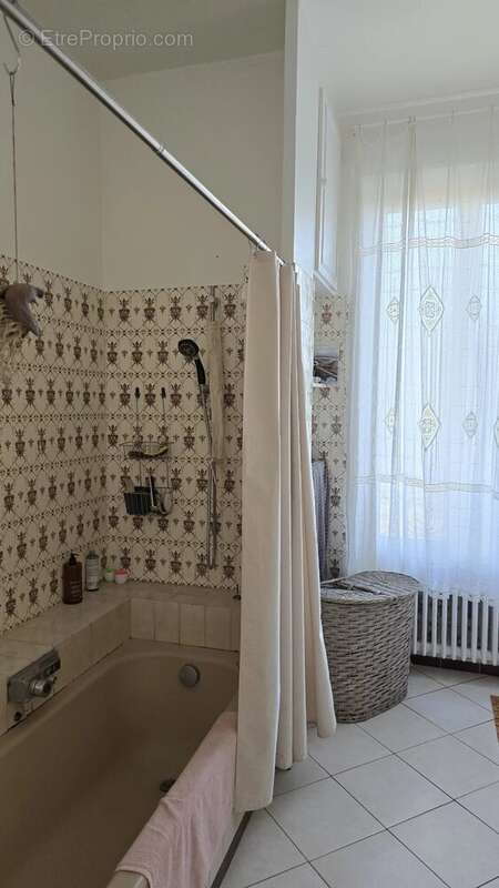 Maison à VENEUX-LES-SABLONS