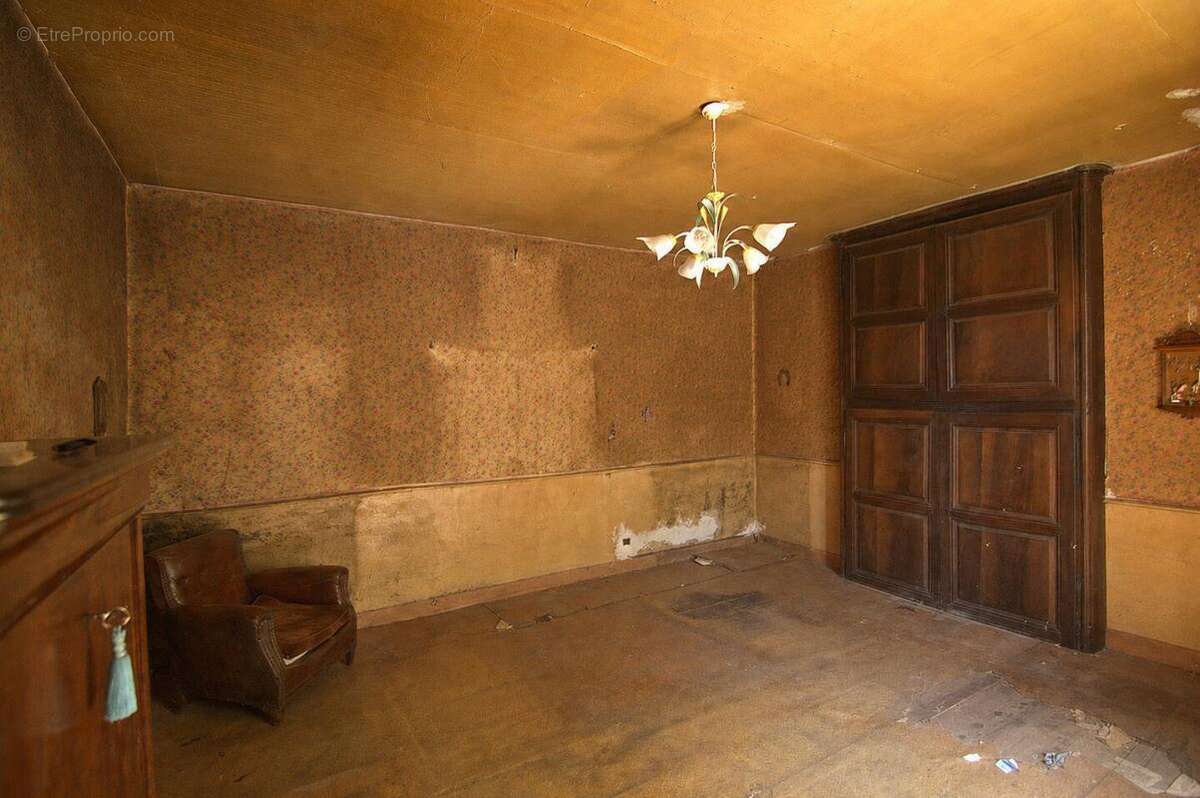 Maison en pierre à rénover,  dépendance, cave voûtée - photo 10