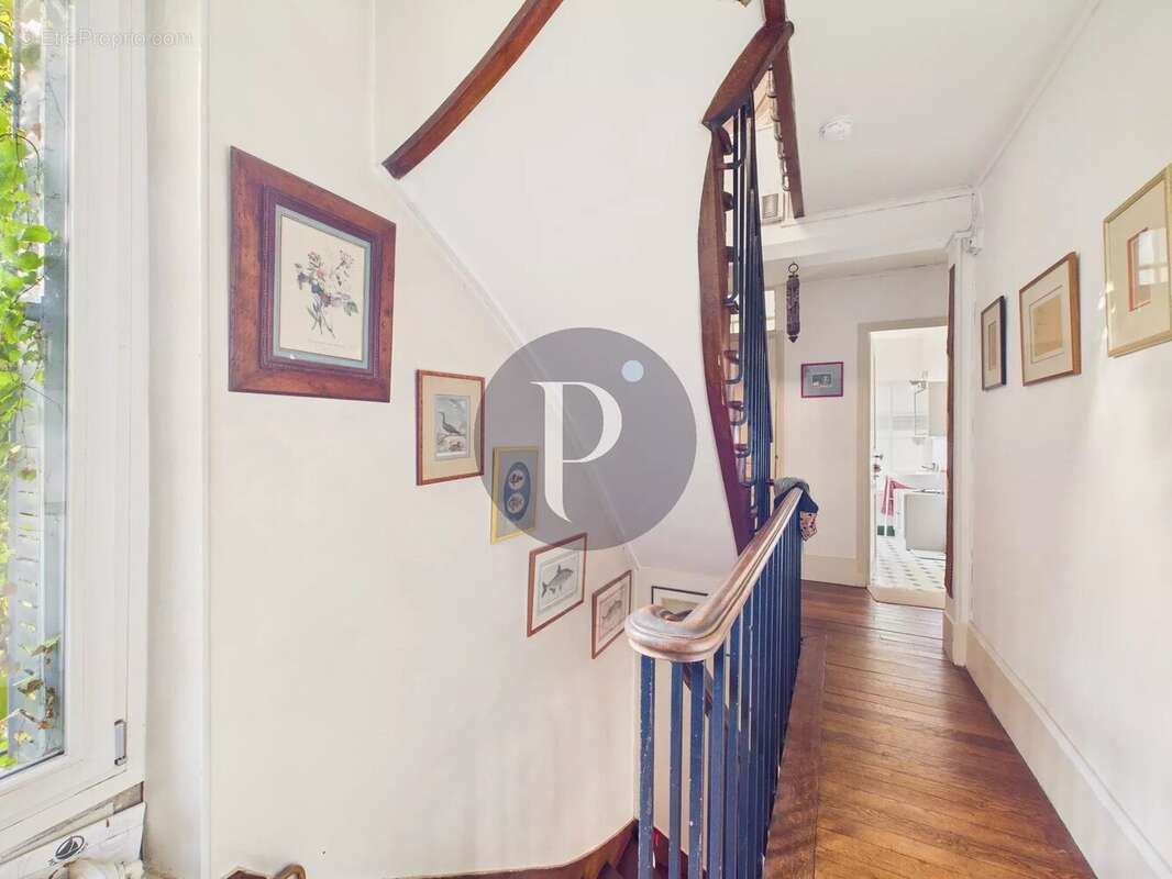 Maison à VERRIERES-LE-BUISSON