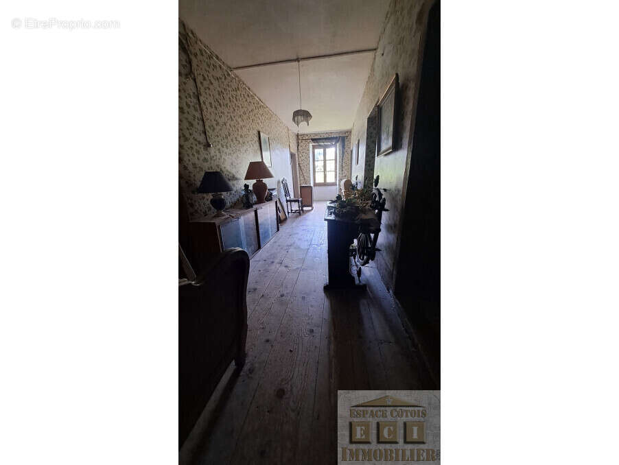 Maison à SAINT-HILAIRE-DE-LA-COTE