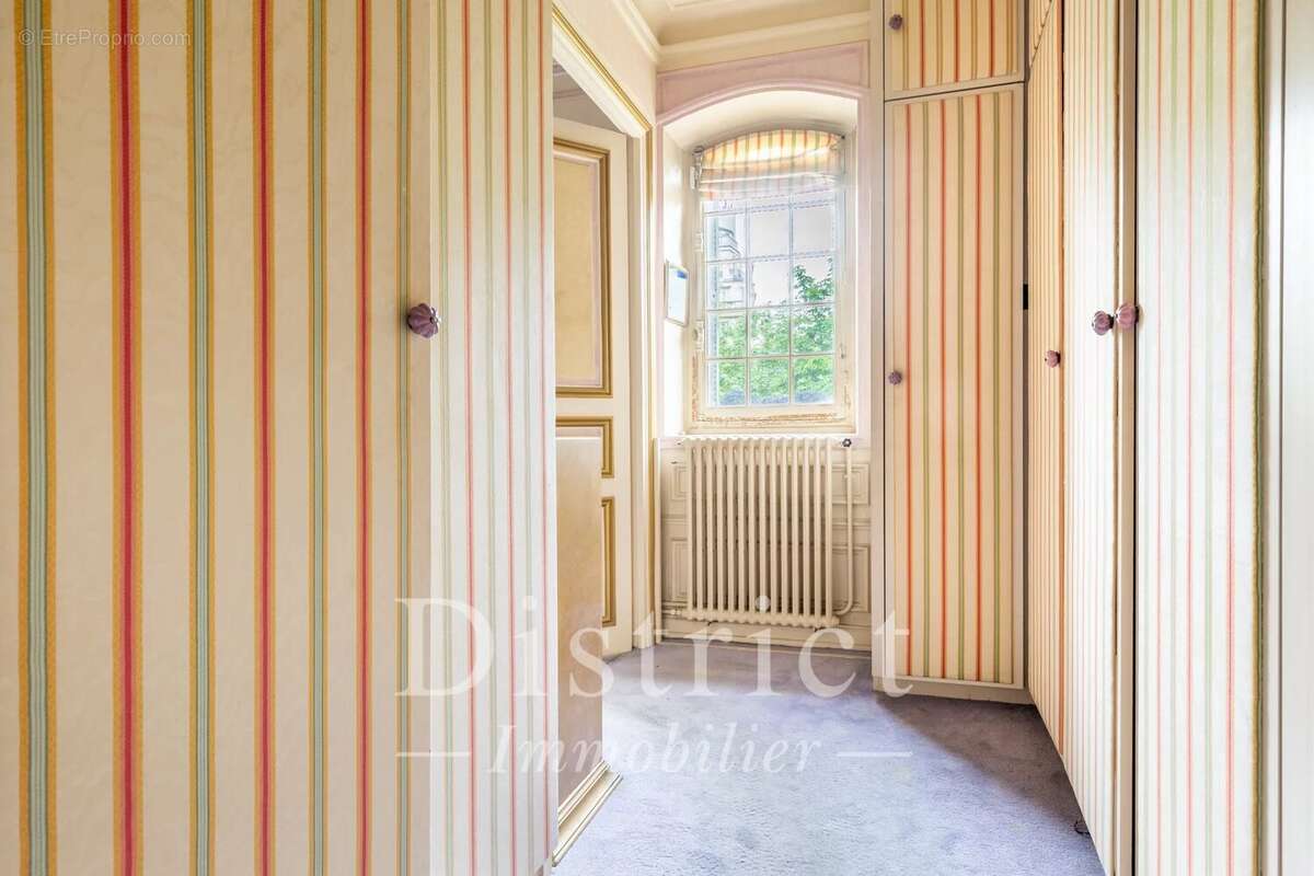 Appartement à PARIS-16E