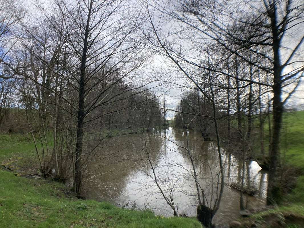 Terrain à FORGES-LA-FORET