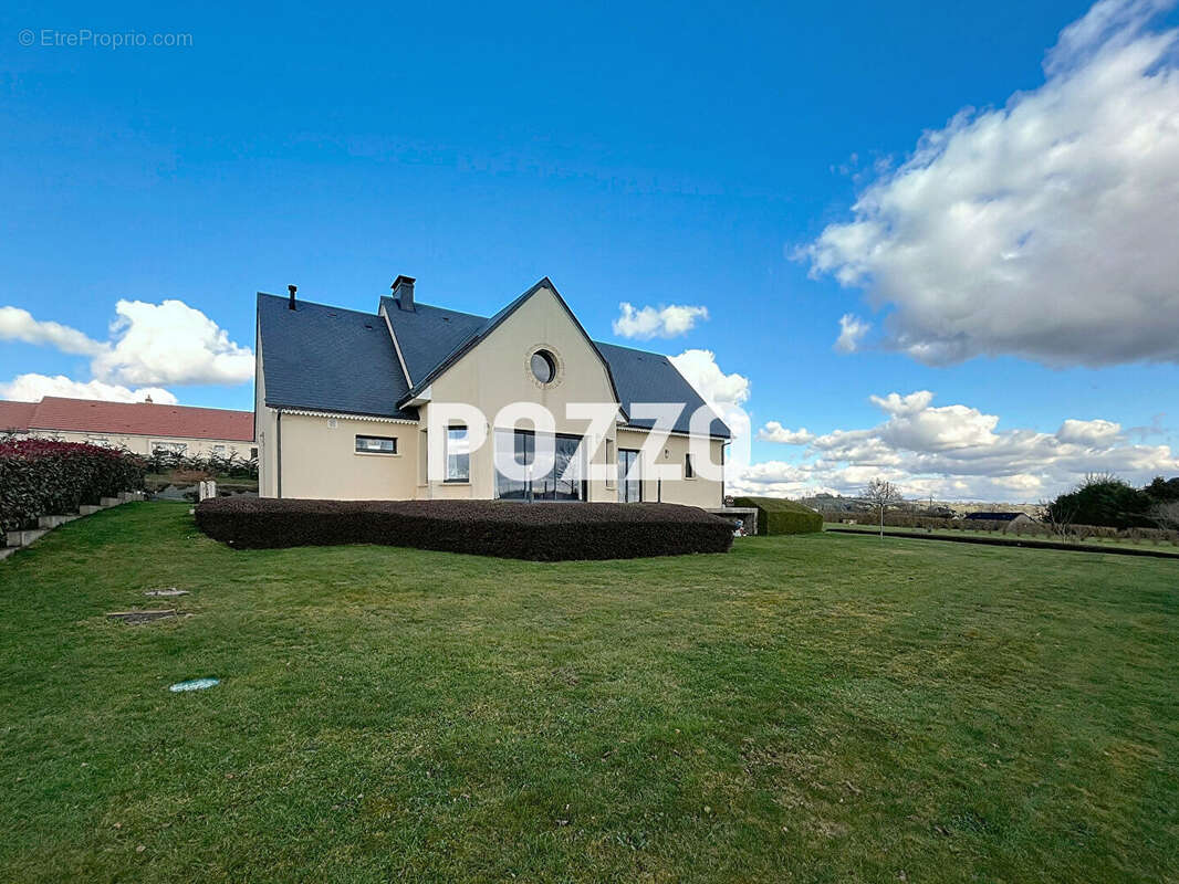 Maison à TESSY-SUR-VIRE