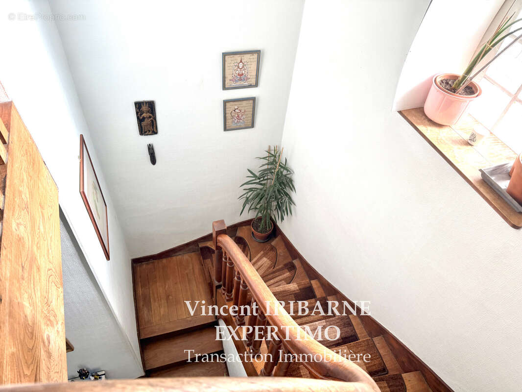 Maison de Ville, Saintes Centre Rive Gauche, 2 Chambres et Cour - photo 6
