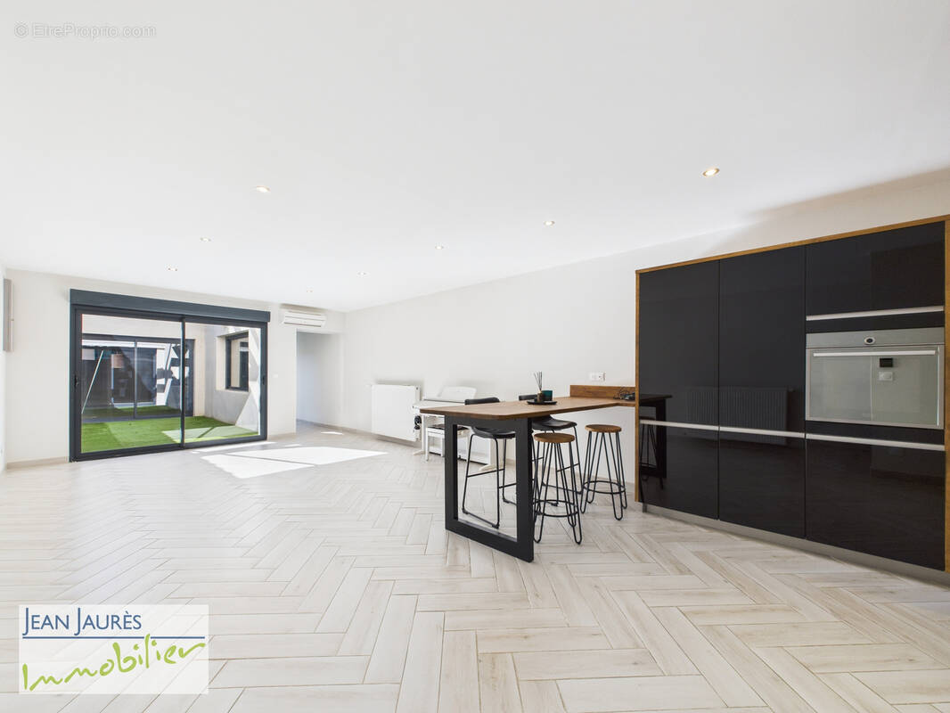 Maison à SAINTE-SAVINE