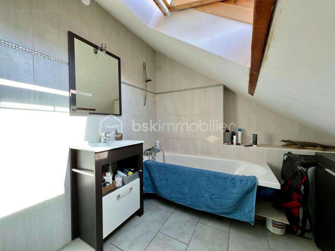 Appartement F3 au dernier étage avec vue dégagée - photo 6