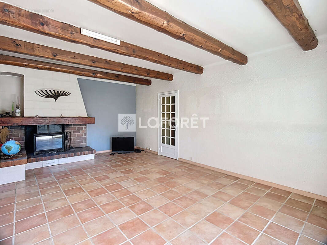 Maison à CEYRESTE