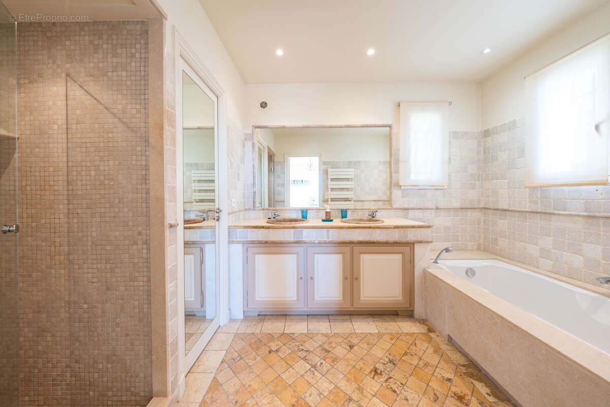 Maison à TOURRETTES-SUR-LOUP