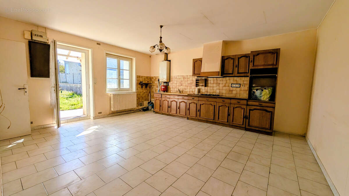 Maison à rénover proche de SEGONZAC (16) avec terrain - photo 2