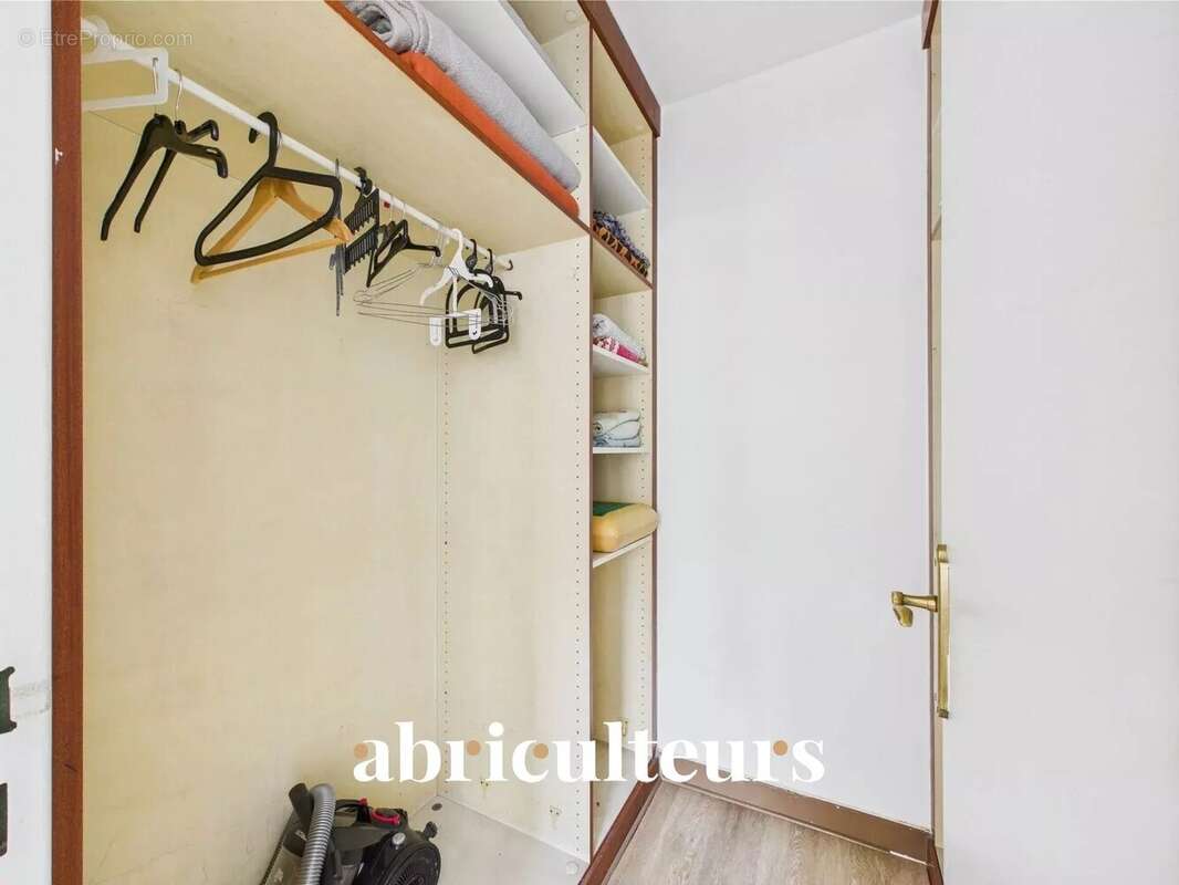 Appartement à COURBEVOIE