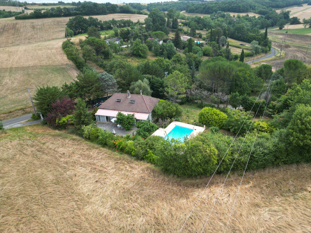 Maison d'environ 130m2 avec piscine - photo 15