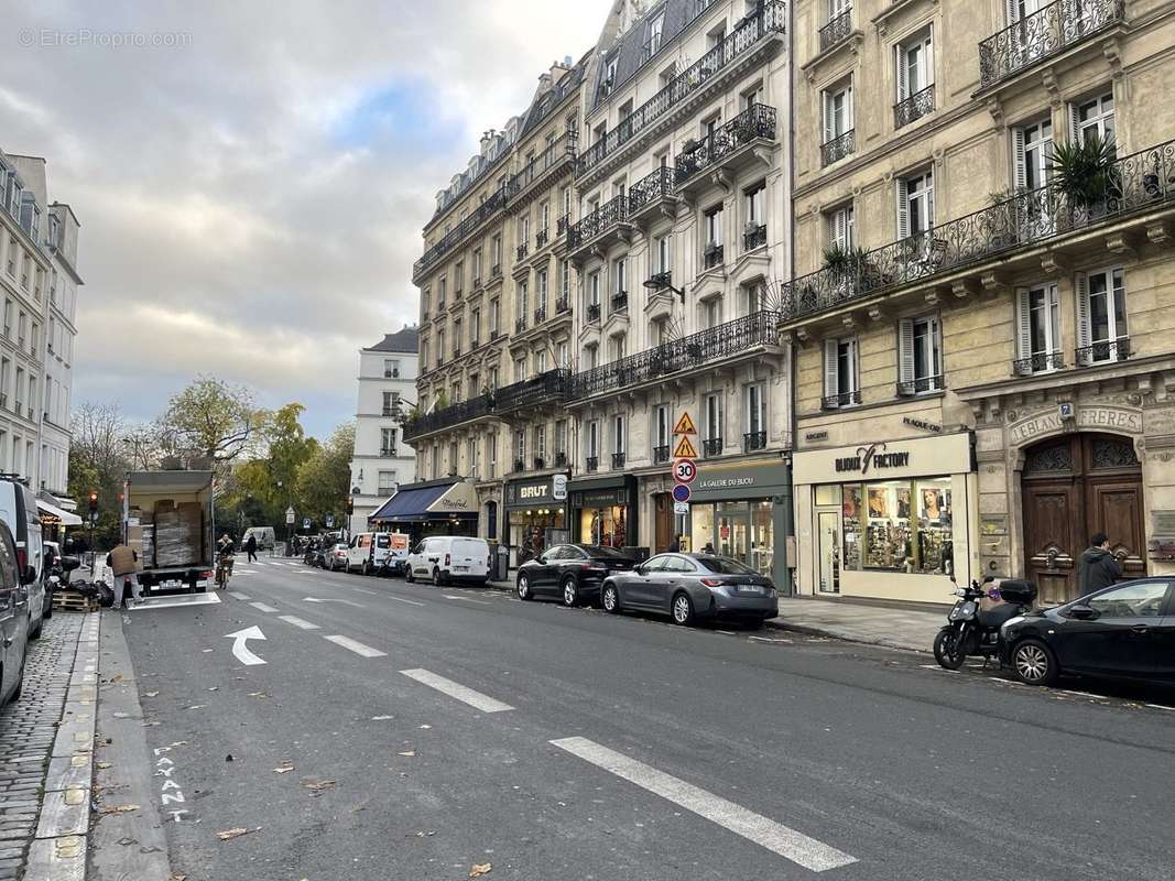 Autre à PARIS-3E