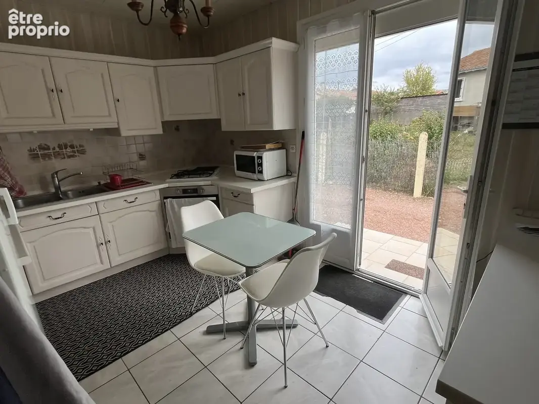 ref 113490 THOUARS proche Leclerc maison de plain pied type 3 avec garage - photo 3