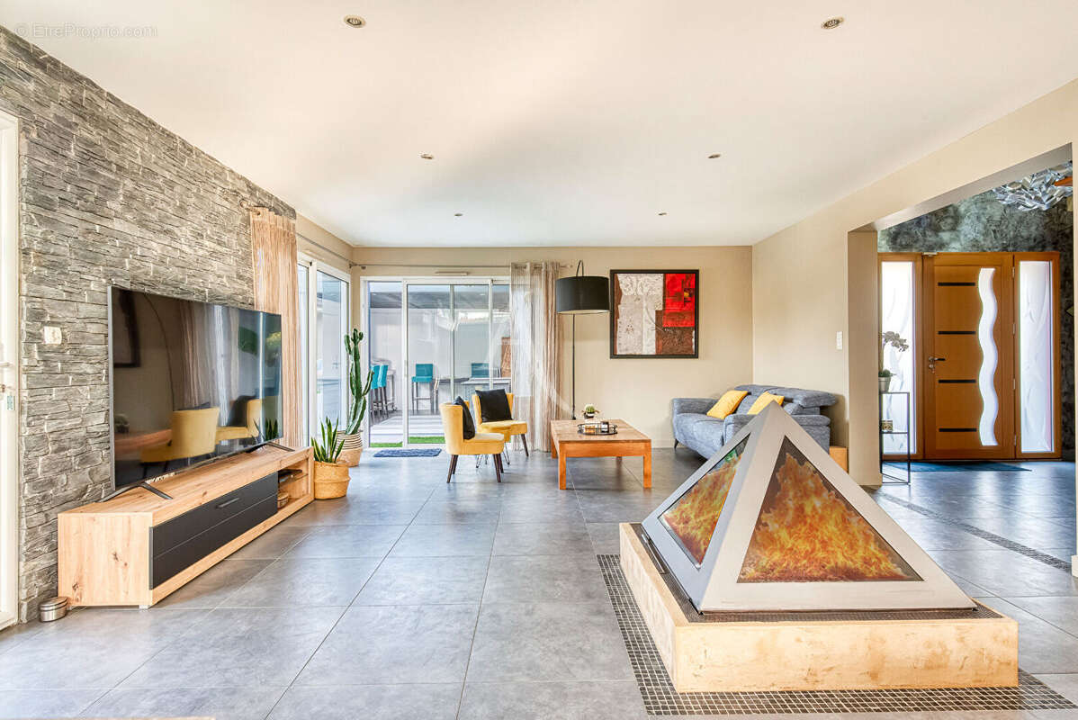 Maison à MONTREUIL-JUIGNE