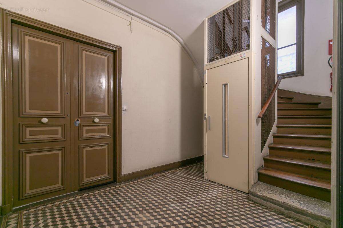 Appartement à PARIS-17E
