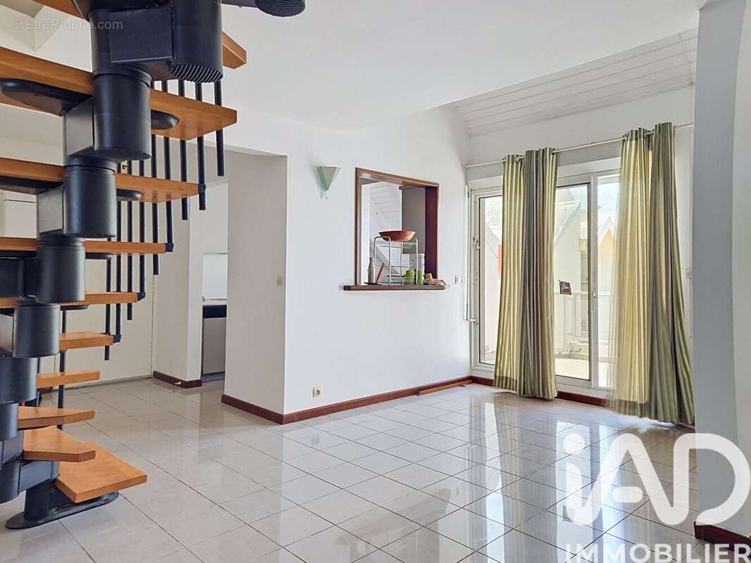 Appartement 128 m² à Les Abymes  - photo 2