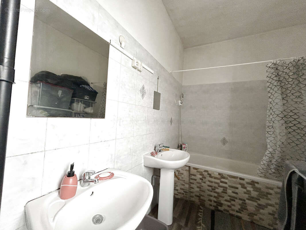 Appartement à LEZIGNAN-CORBIERES