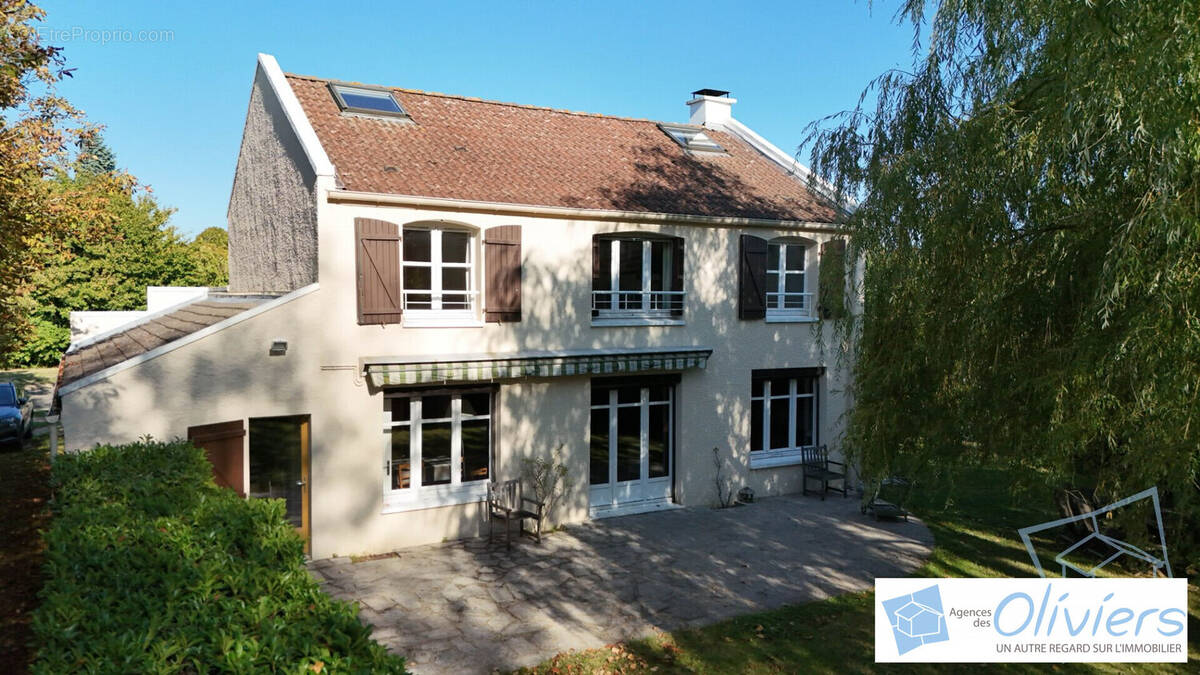 Maison à VOISINS-LE-BRETONNEUX