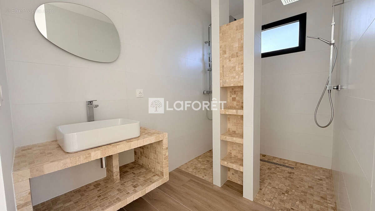 Maison moderne entièrement rénovée 4 chambres avec sous-sol et jardin PREAUX - photo 7