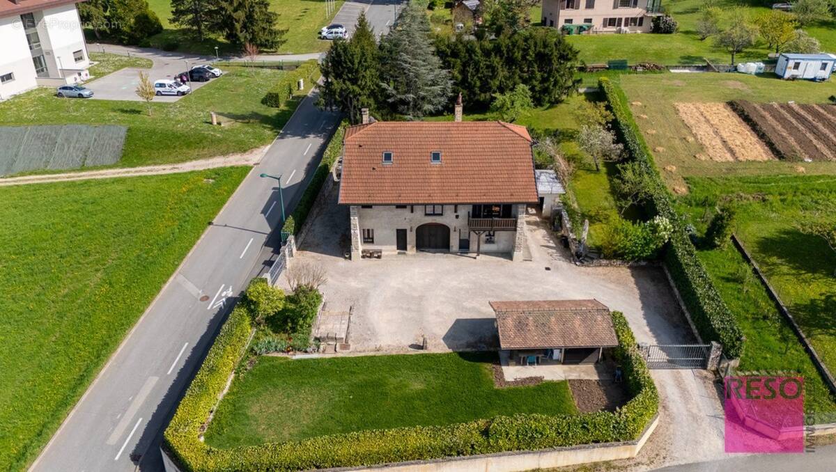 Maison à COLLONGES-SOUS-SALEVE