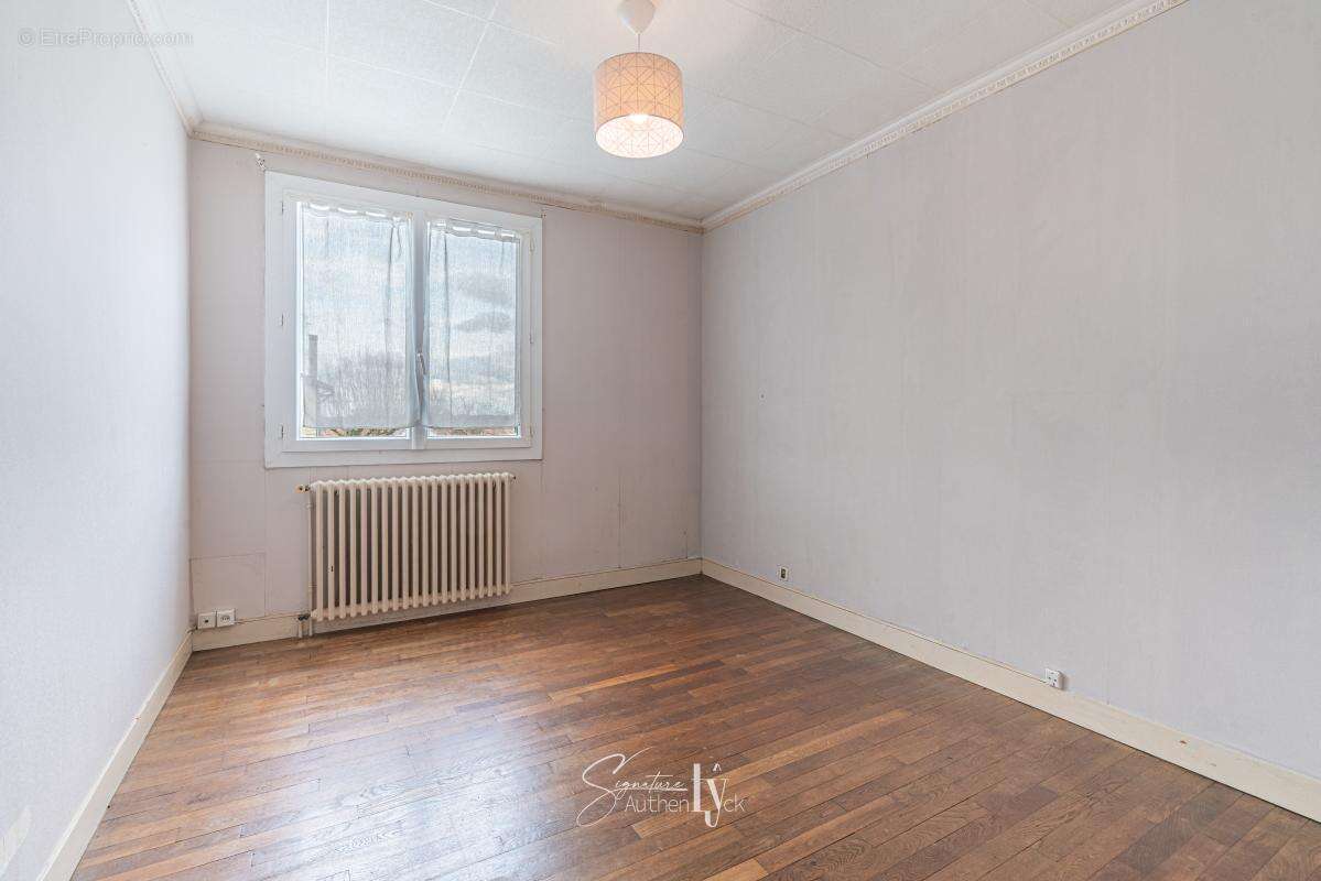 Maison à MAGNAC-BOURG