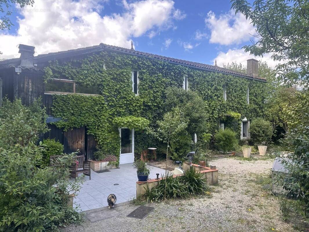 Maison à AILLAS