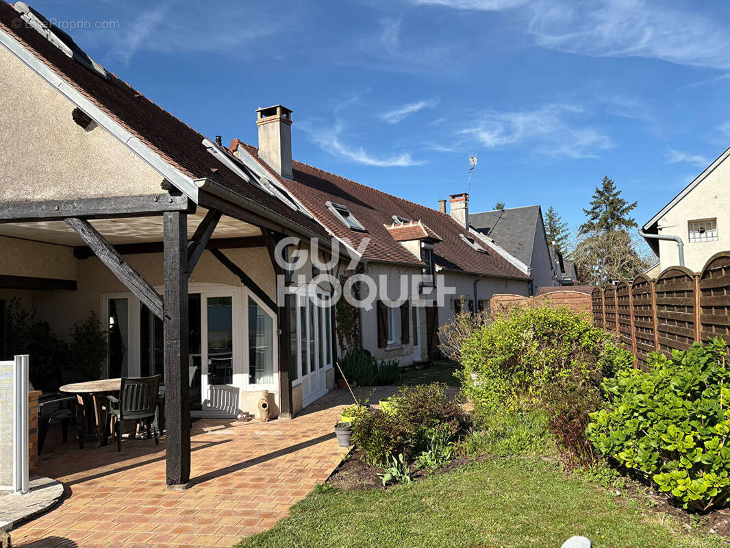 Maison à PLAIMPIED-GIVAUDINS