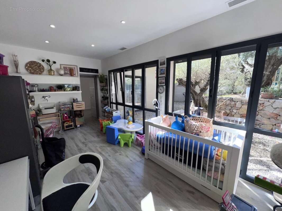 Maison à SOLLIES-TOUCAS