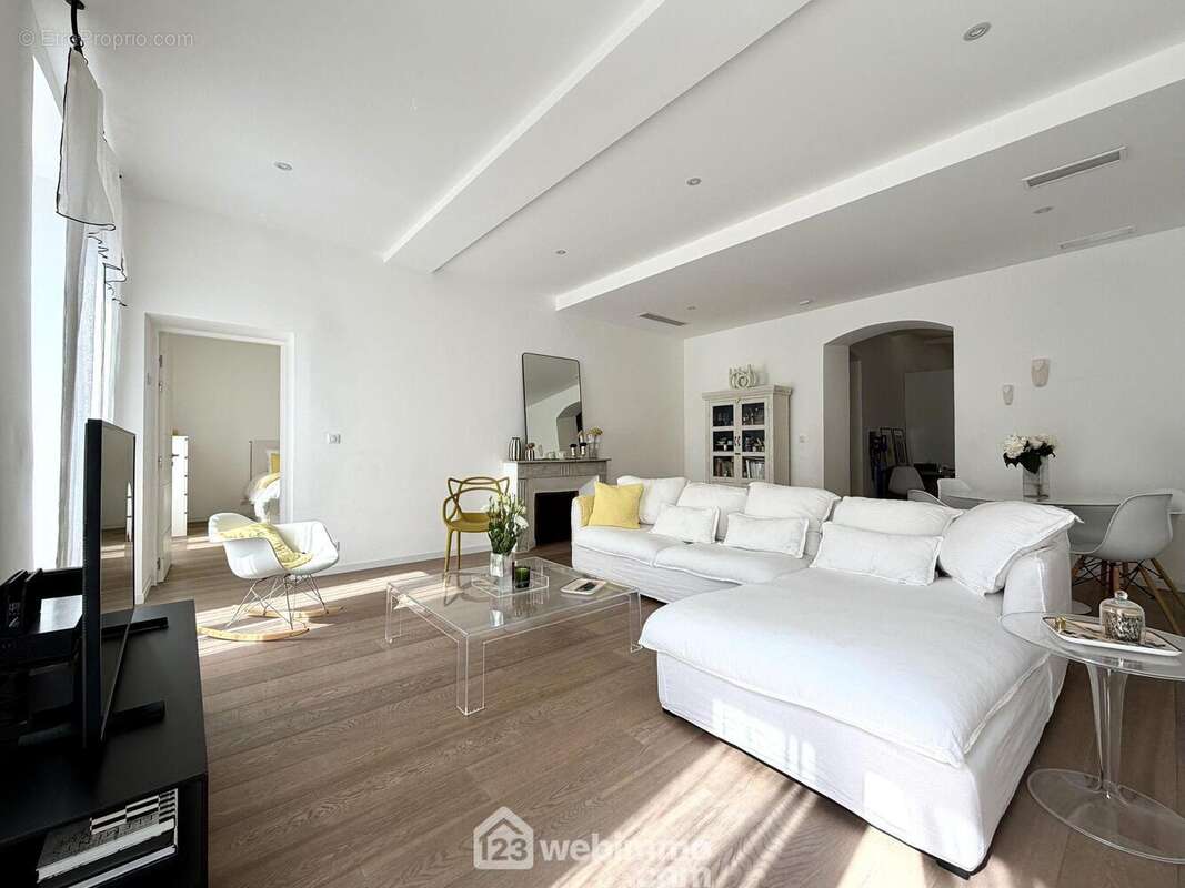 Splendide T4 de 110 m2 rénové Bd Paoli à Bastia - Appartement à SAN-MARTINO-DI-LOTA