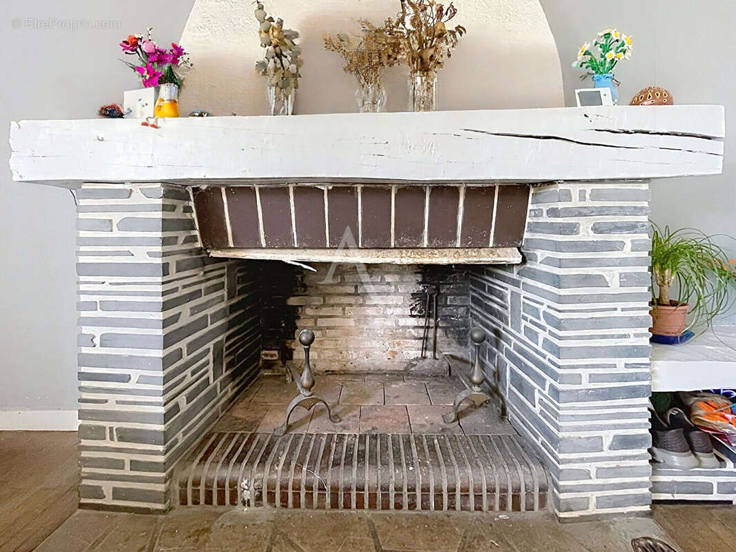 À vendre Trélazé : Maison ancienne de caractère - 6 pièces - 160 m² - photo 2