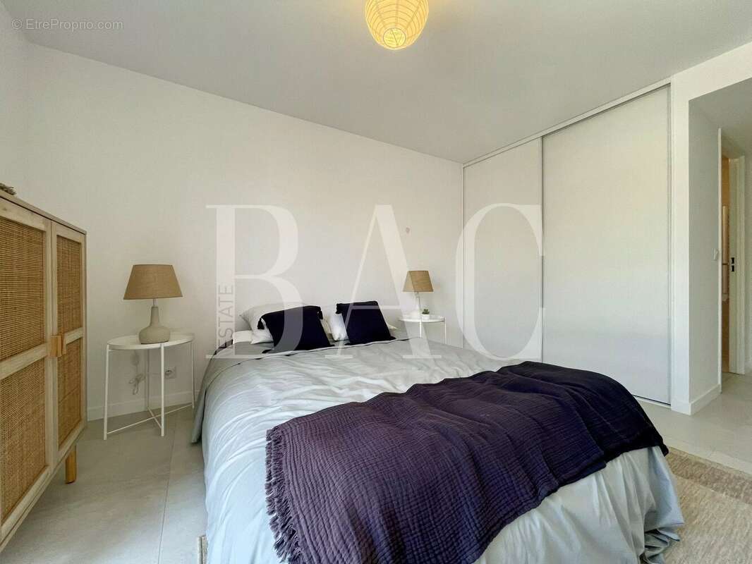 Vue mer panoramique pour ce superbe appartement lumineux 4 pièces à Antibes - photo 12