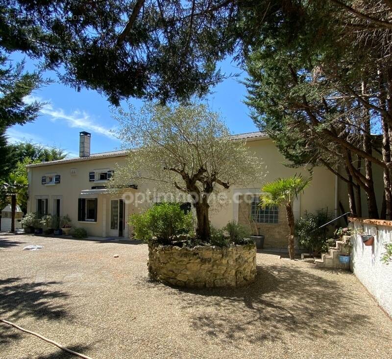 Maison à L&#039;ISLE-D&#039;ESPAGNAC