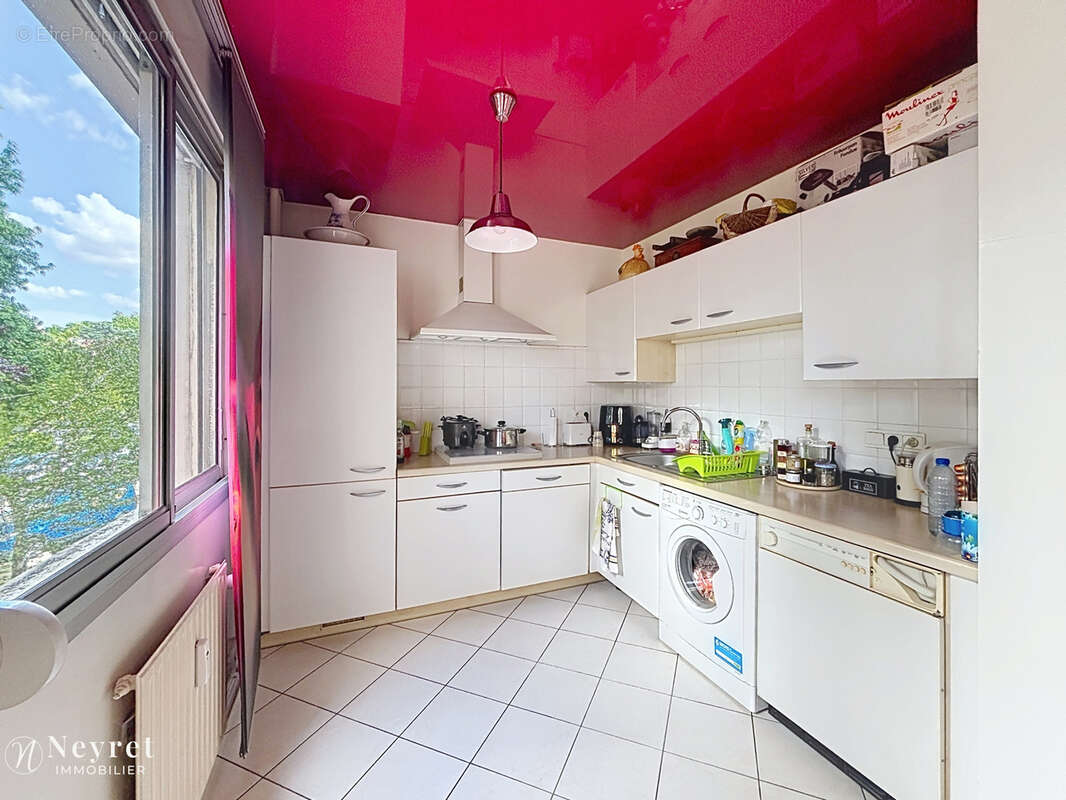 OULLINS - Appartement T4 de 88,26 m2 avec balcon, ascenseur, cave et parking   À 3 minutes du centre-ville et - photo 6
