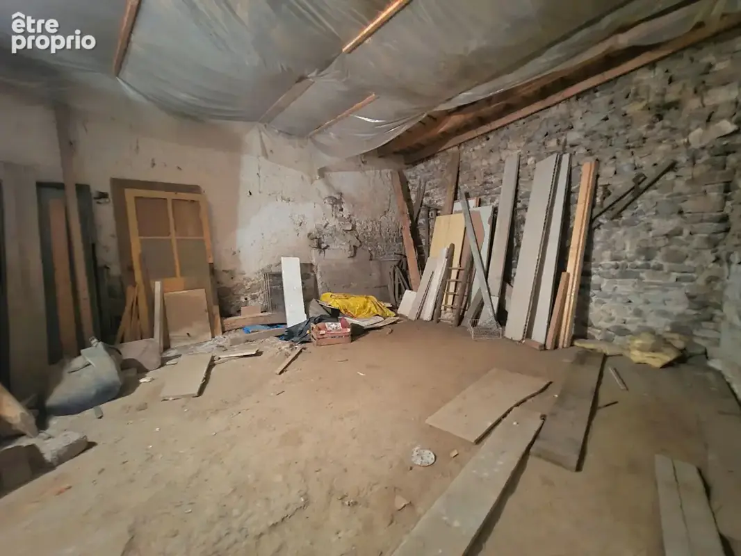 MIREFLEURS / Maison T5 de 115 M2, cour et nombreuses dépendances ! - photo 13
