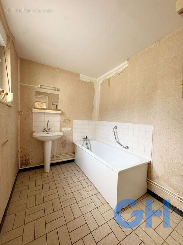 Maison à AULNOYE-AYMERIES