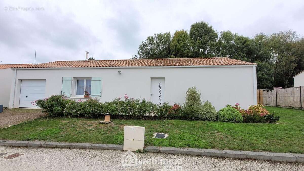 Maison récente de 2021, 82m² et un garage de 16m² - Maison à SAINT-HILAIRE-LA-FORET