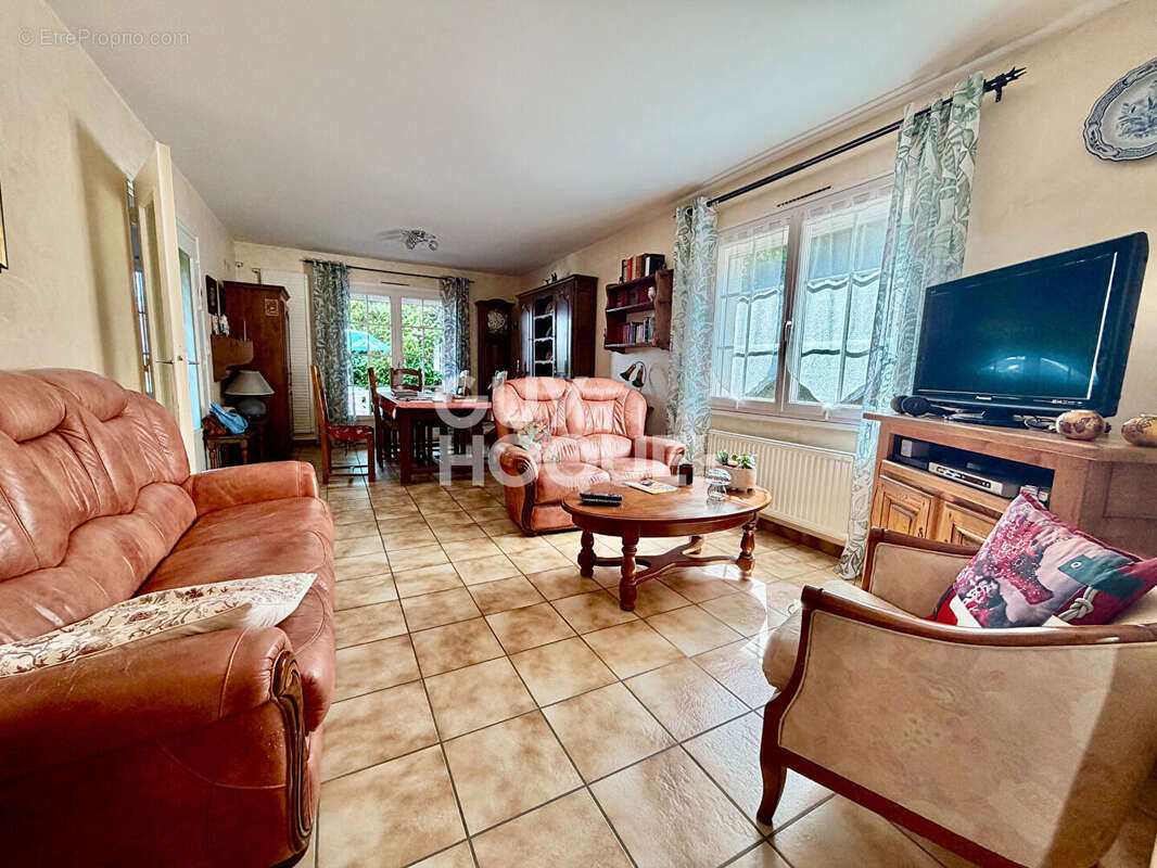 Charmante maison 5 pièces à vendre à Corcelles-les-Monts - 320 000 - photo 3